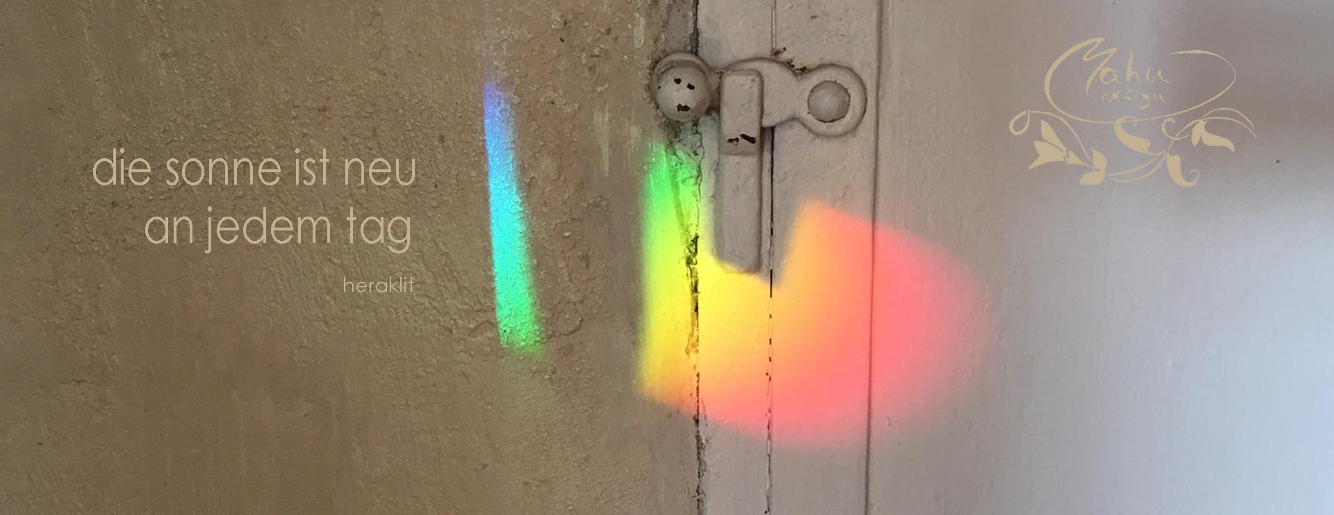 regenbogen kristall sonnenfänger prismen an der wand